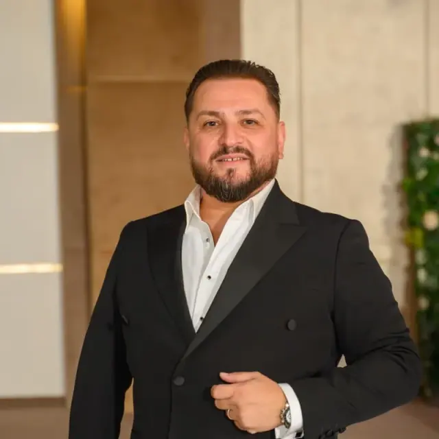 Moldoveanu Gabriel - Sales Director
